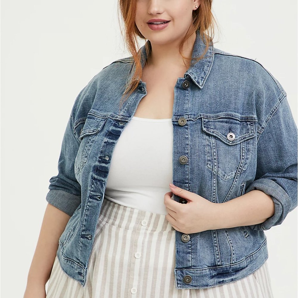 Denim Trucker Jacket - Light Wash NWT Torrid Plus